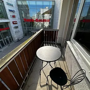 Schoene 2 1/2 Zimmer Im Herzen Von Apartment
